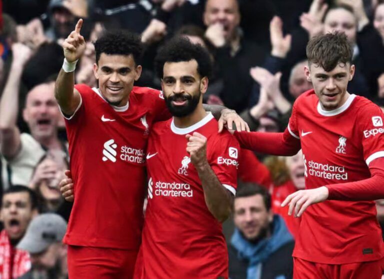 Con goles de Luis Díaz y Salah, Liverpool venció a Brighton y es líder de la Premier