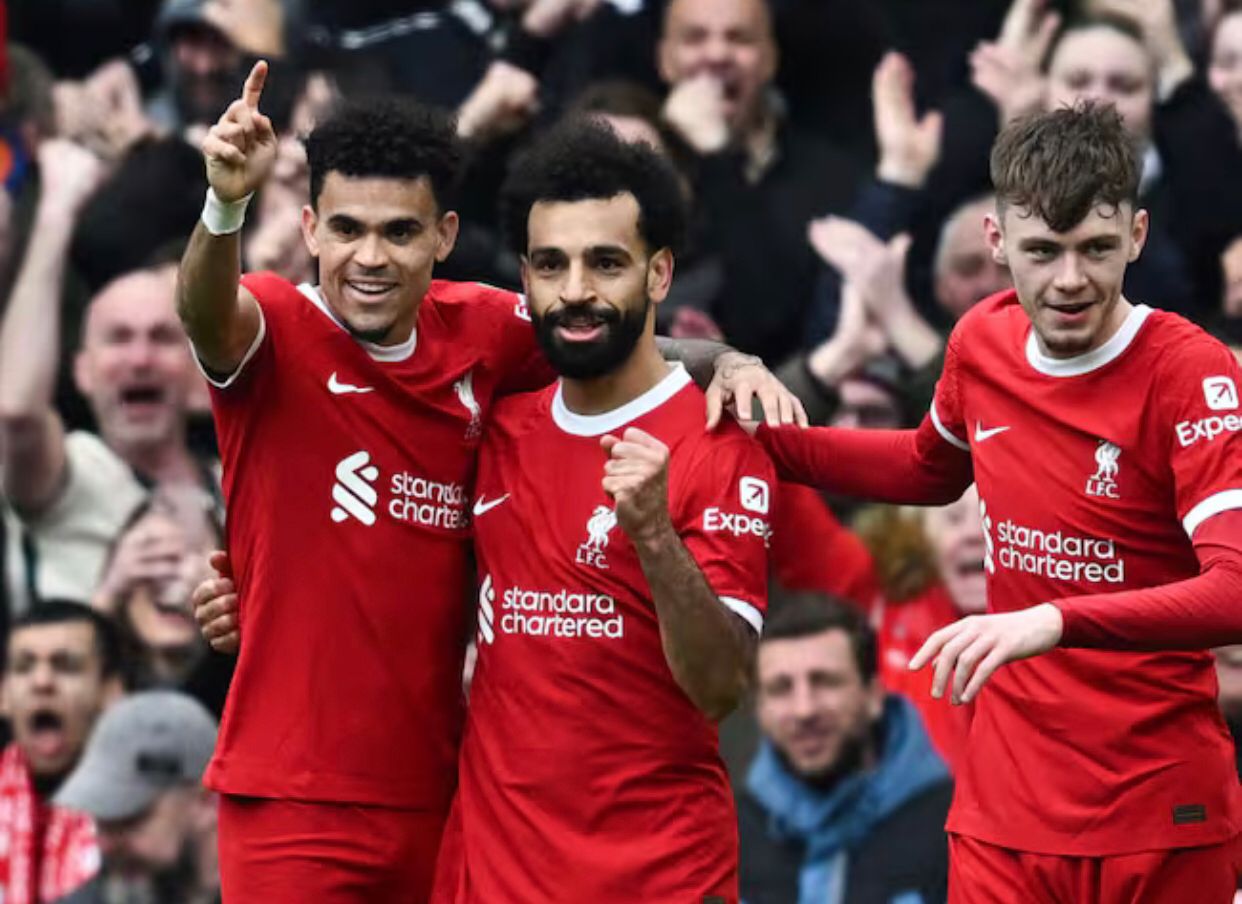 Con goles de Luis Díaz y Salah, Liverpool venció a Brighton y es líder de la Premier